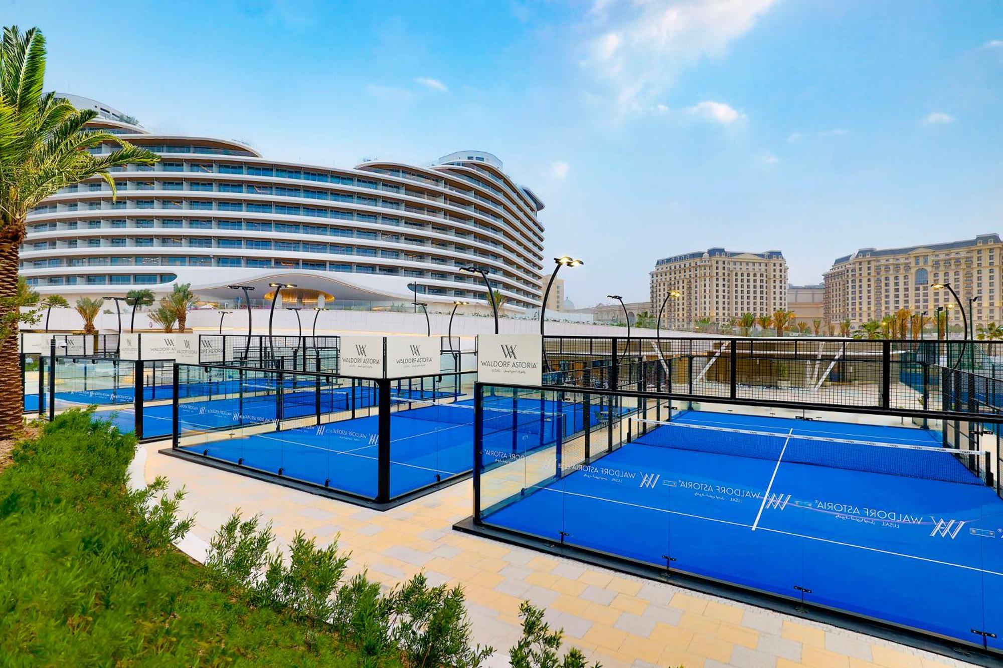 Waldorf Astoria Doha Lusail Екстер'єр фото The paddle tennis courts at the complex