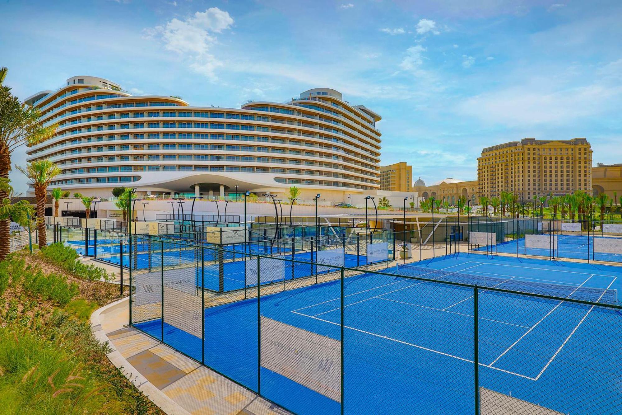 Waldorf Astoria Doha Lusail Екстер'єр фото Tennis courts at Jumeirah Royal Mirage