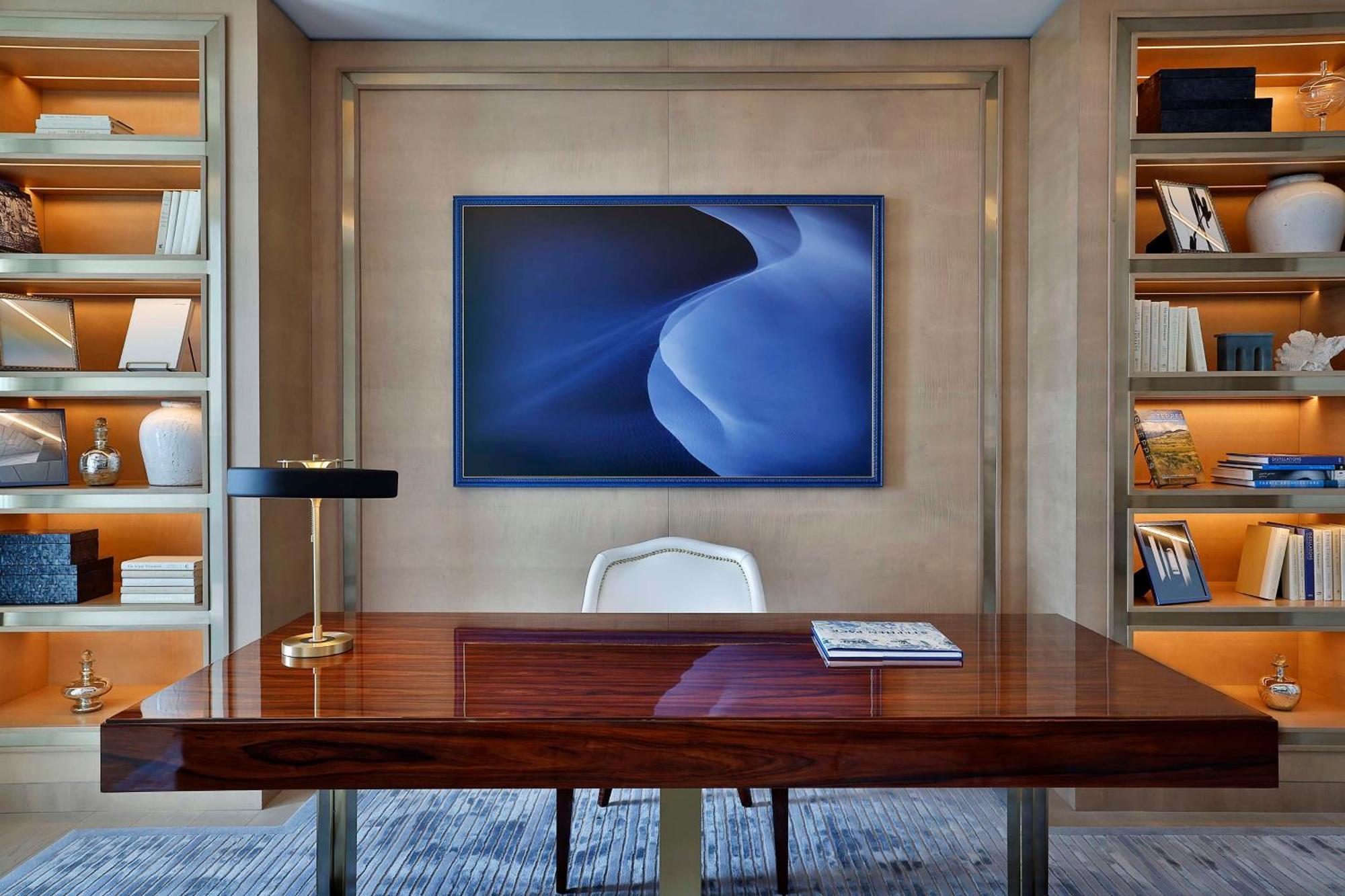 Waldorf Astoria Doha Lusail Екстер'єр фото A work space in a suite at The Ritz-Carlton, Boston