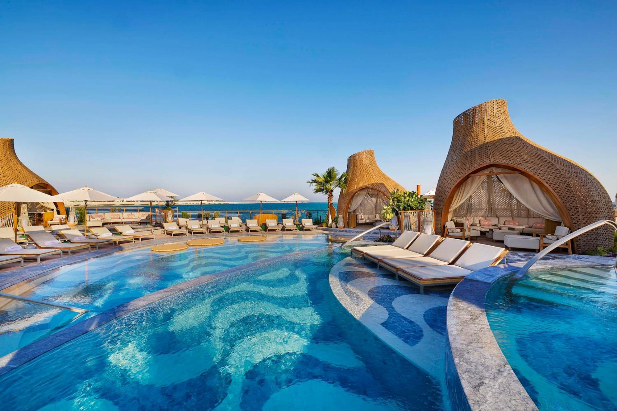 Waldorf Astoria Doha Lusail Екстер'єр фото The resort's pool