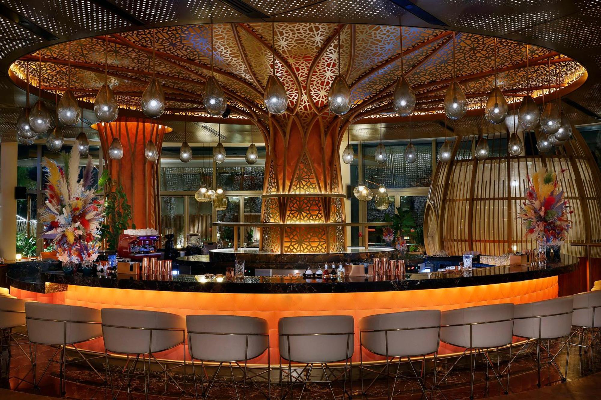 Waldorf Astoria Doha Lusail Екстер'єр фото The bar at the lobby